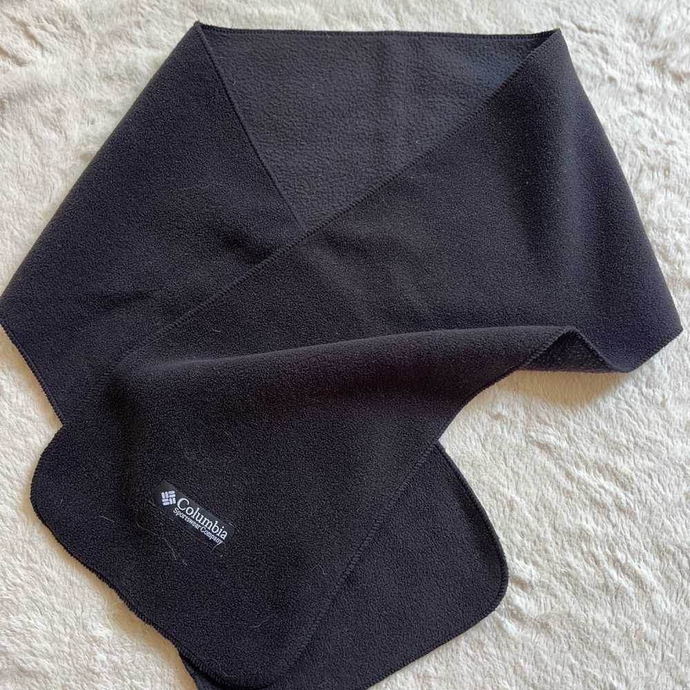 Columbia Black Fleece Scarf